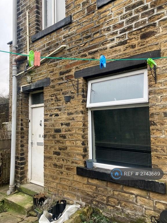 2 bedroom house in Burnley Road, Luddendenfoot, Halifax, HX2 (2 bed) (#2743689)