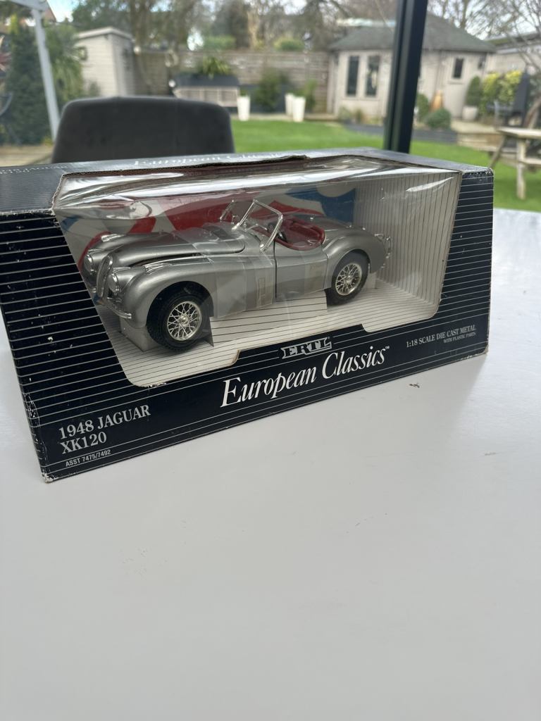 ERTL 1/18 VINTAGE JAGUAR XK120  SILVER -1948 die Cast Model Car Boxe