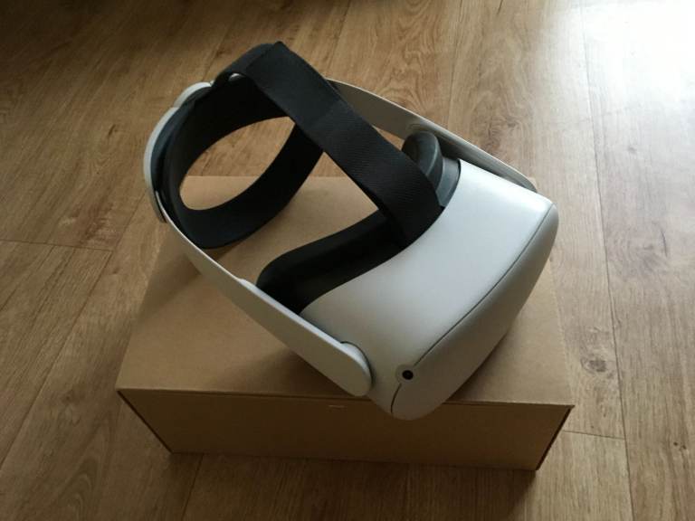 Oculus Quest 2 with Elite head strap and extra long charging cable