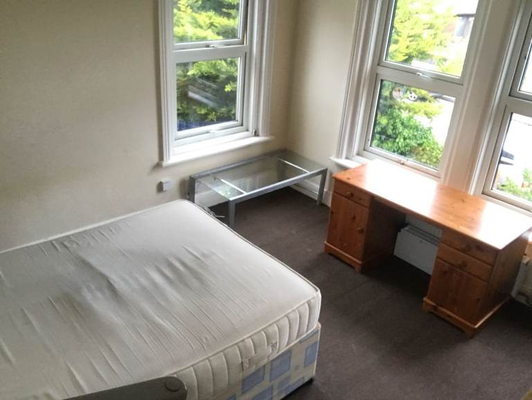 Newly decorated room - Southampton