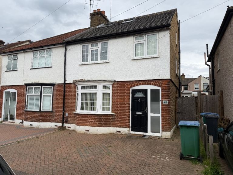 5 bed Semi Detached House 