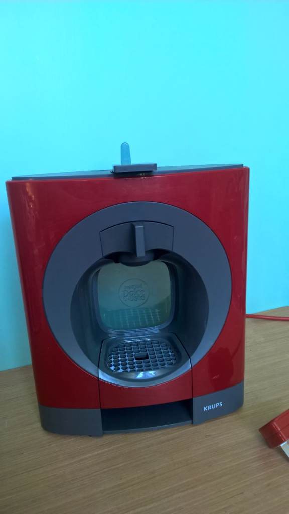 Krups Dolce Gusto Oblo Coffee Machine + few coffee pods,