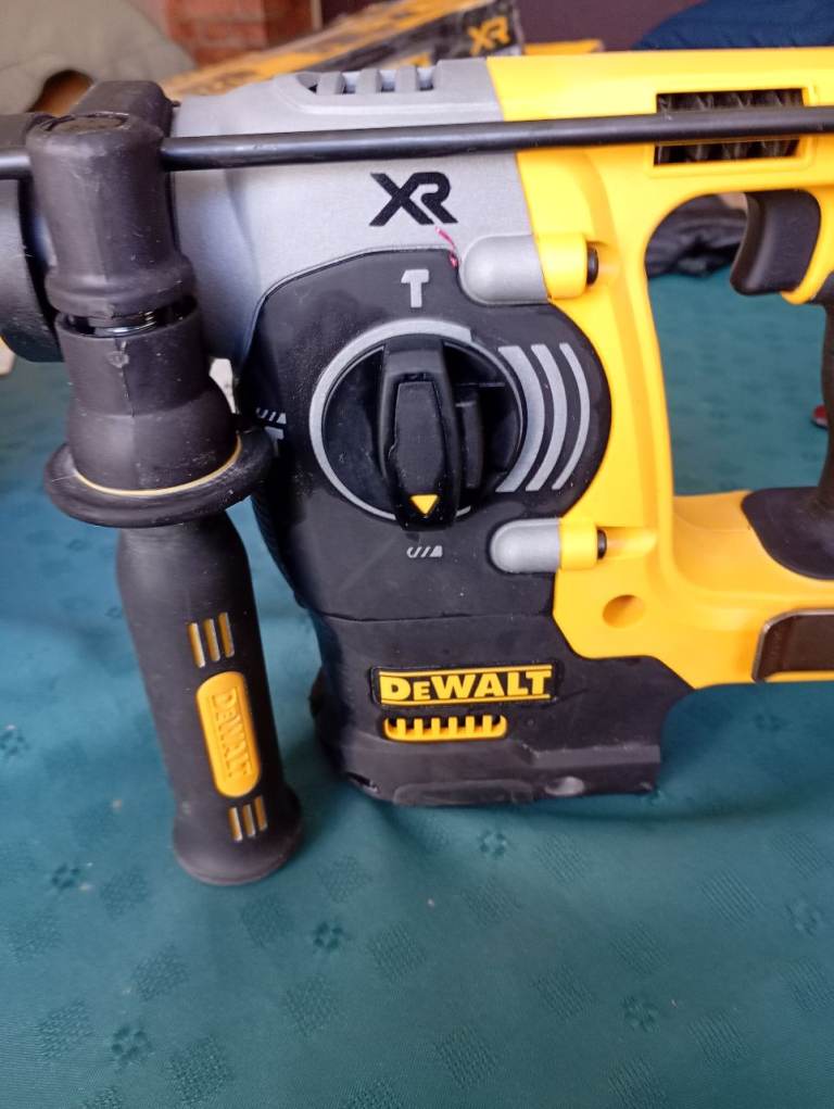 DEWALT ROTARY HAMMER DRILL