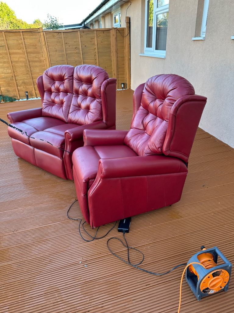 LEATHER SOFA CELEBRITY 2 SEATER + RECLINER ARMCHAIR