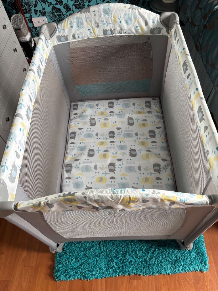 Baby’s Travel Cot 
