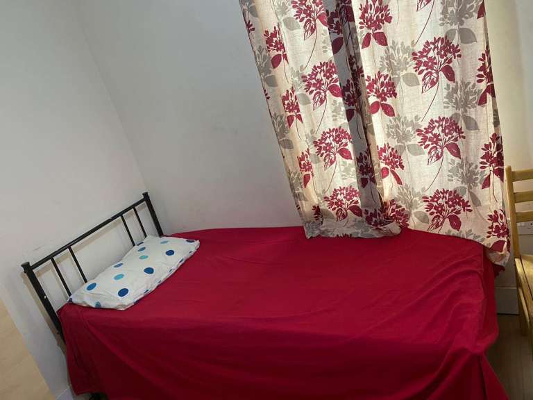 Small Single Room Available – Green Street, Upton Park