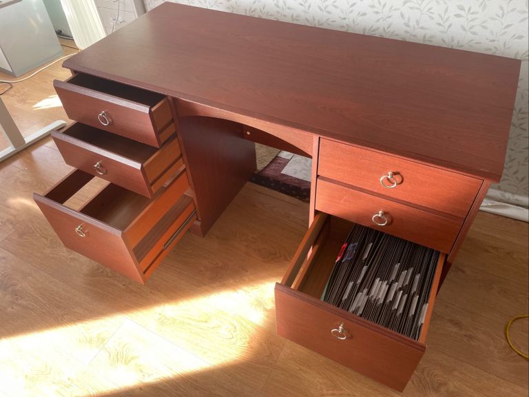 Twin pedestal desk with 4 drawers plus 2 filing drawers 