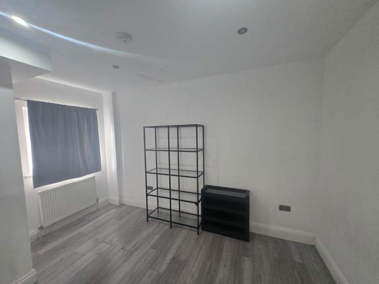 Double Room to rent (Suitable for couples)
