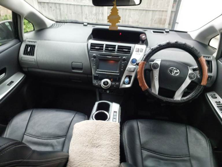 Prius plus 2015.  Miles: 231000. Colour: black  .Reg: LT15JBV 