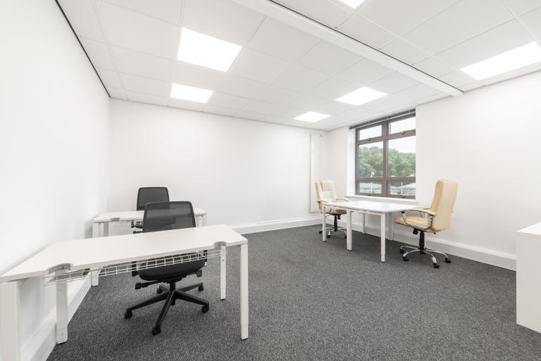 Office Space in SWINDON SN57EX with 5 Workstations for Teams