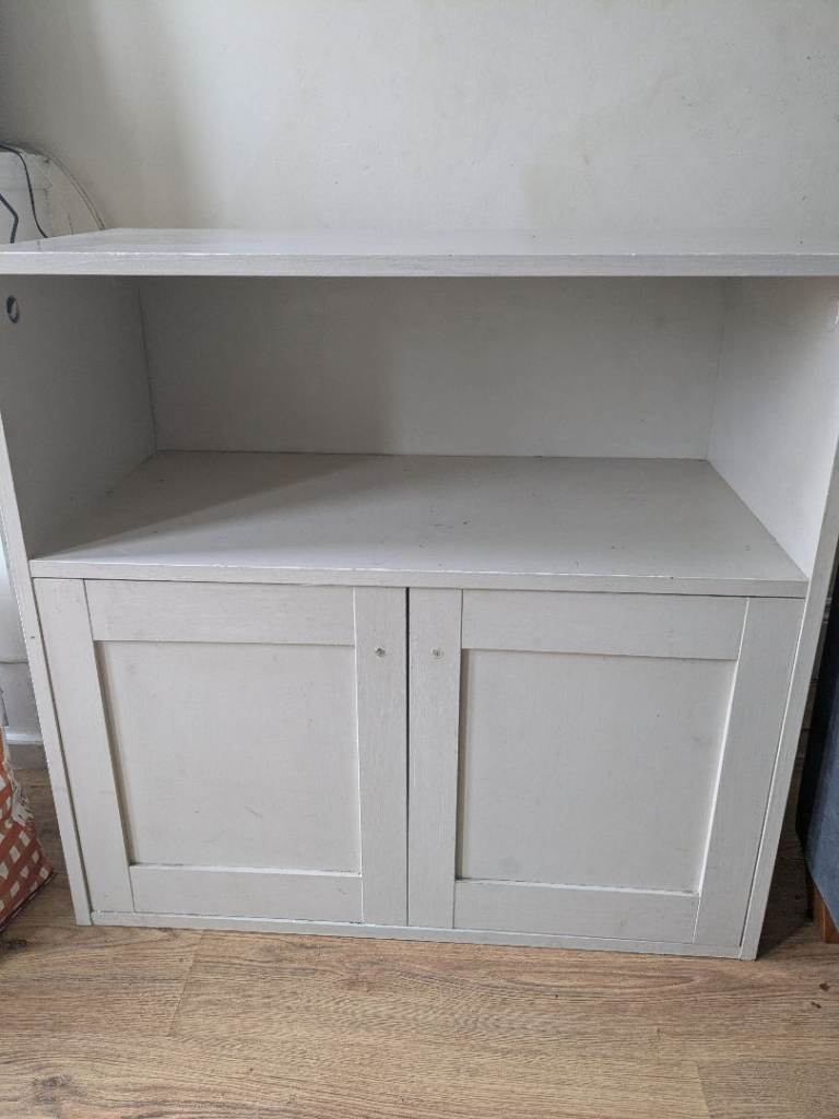 Small wooden bookcase 