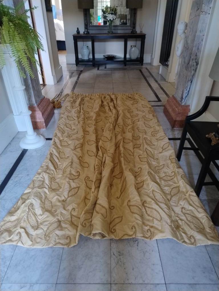 Pair of gold curtains 