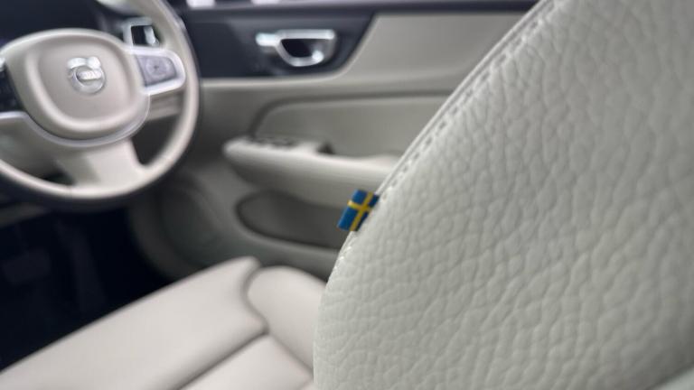 2025 Volvo V60 Plus, B4 Mild hybrid, Petrol, Dark ESTATE Petrol/Electric Hybrid Automatic