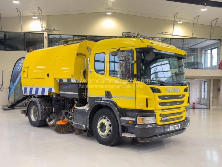 2015 SCANIA P250 ROAD SWEEPER
