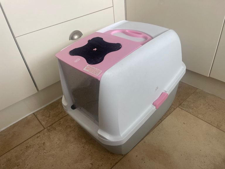 Catit cat litter box - enclosed / hooded