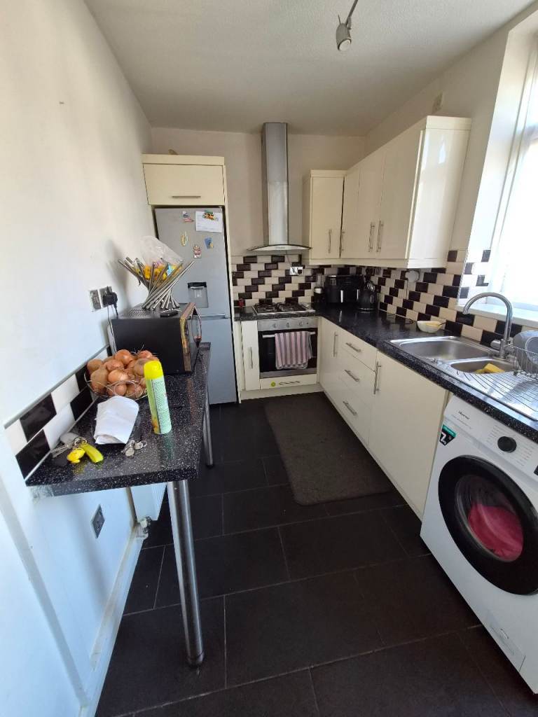 Fantastic 2 bed house Tipton 