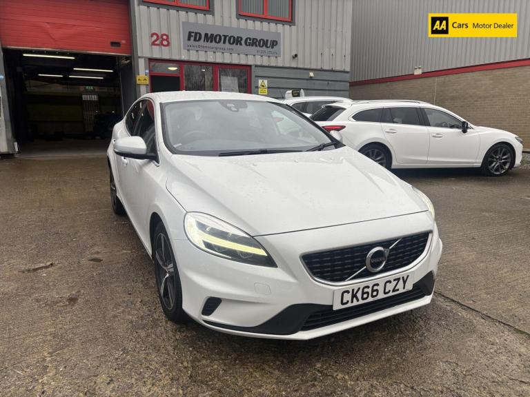 2016 Volvo V40 2.0 T2 R-Design Hatchback 5dr Petrol Manual Euro 6 (s/s) (122 ps) Hatchback Petrol...