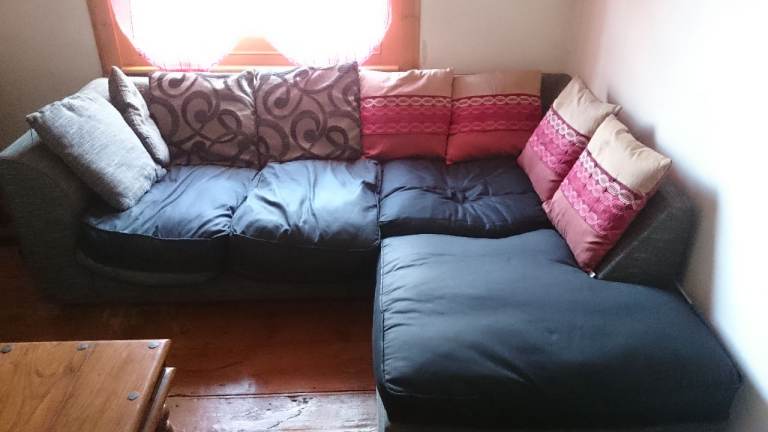 Corner Sofa – Good Condition