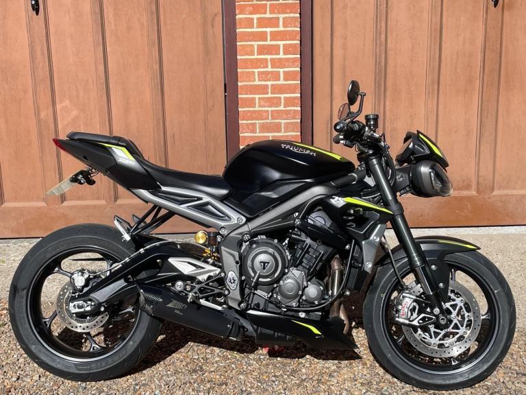 TRIUMPH STREET TRIPLE 765 RS