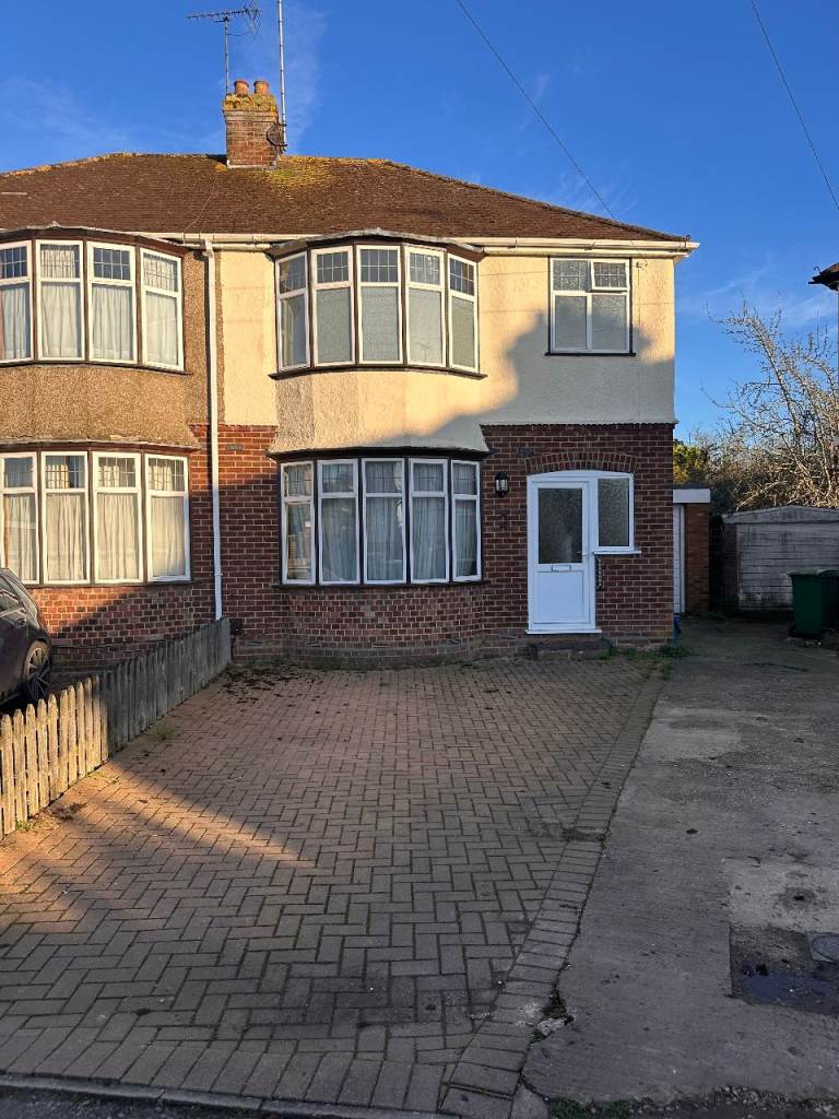 3 BED WITH DRIVEWAY AND GARAGE - WARDEN HILL 