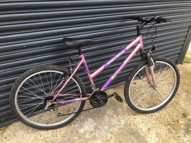 LADY'S MOUNTAIN BIKE.