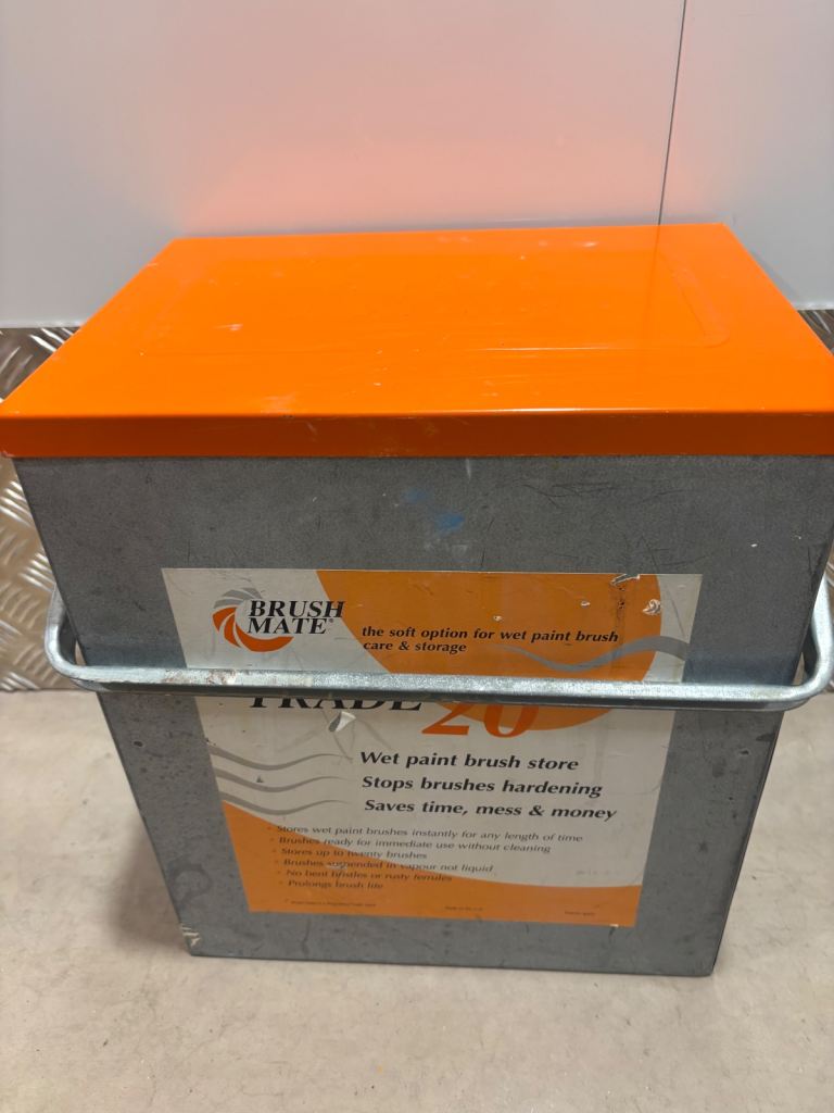 Trade 20 brush mate with brand new accessories inside, metal lid in great condition.