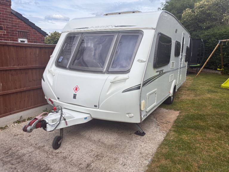 2008 Abbey GTS517 5 birth caravan 