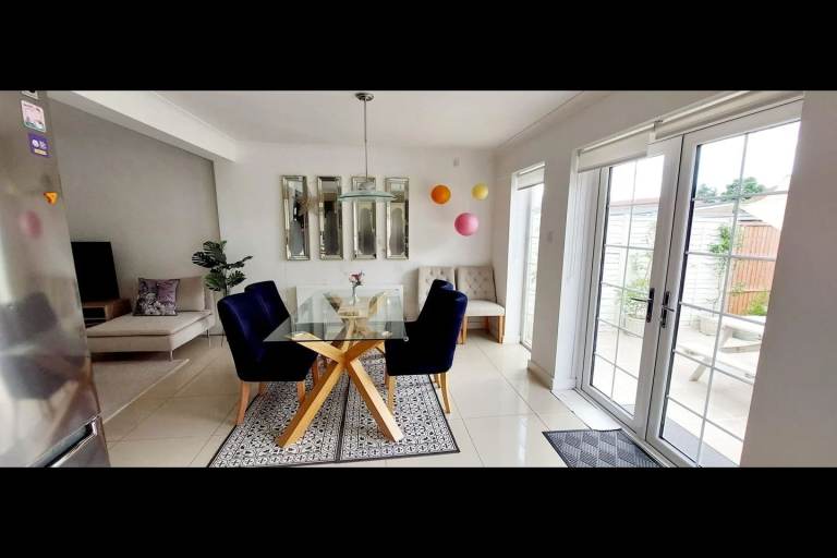 4 Bed Semi-Detached House, Prospect Close TW3