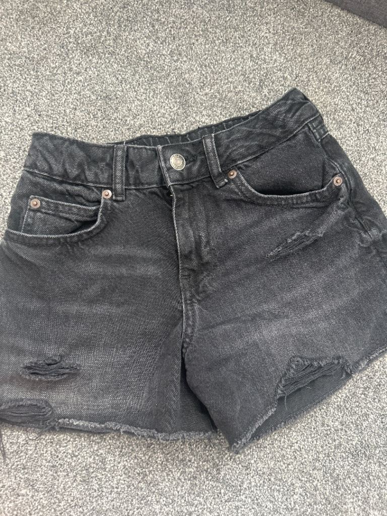 Black Distressed Denim Shorts – Good Condition