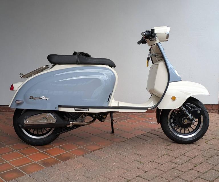 Royal Alloy TG 125cc S a Modern Classic Retro Automatic Moped Scooter