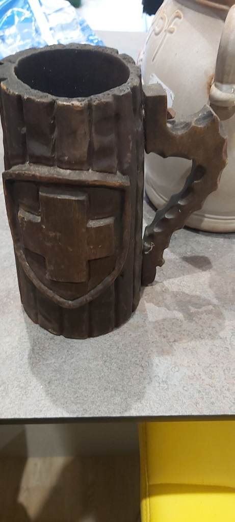 LARGE WOODEN TANKARD 