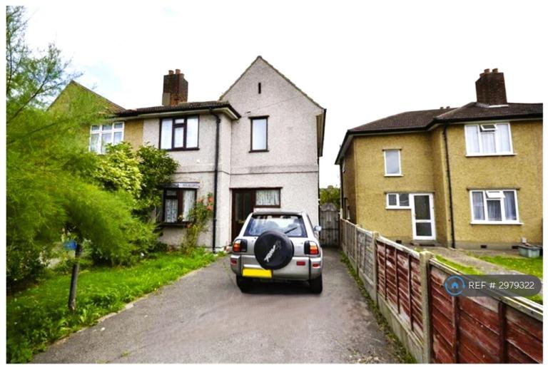 4 bedroom house in Crown Road, Ilford, IG6 (4 bed) (#2979322)