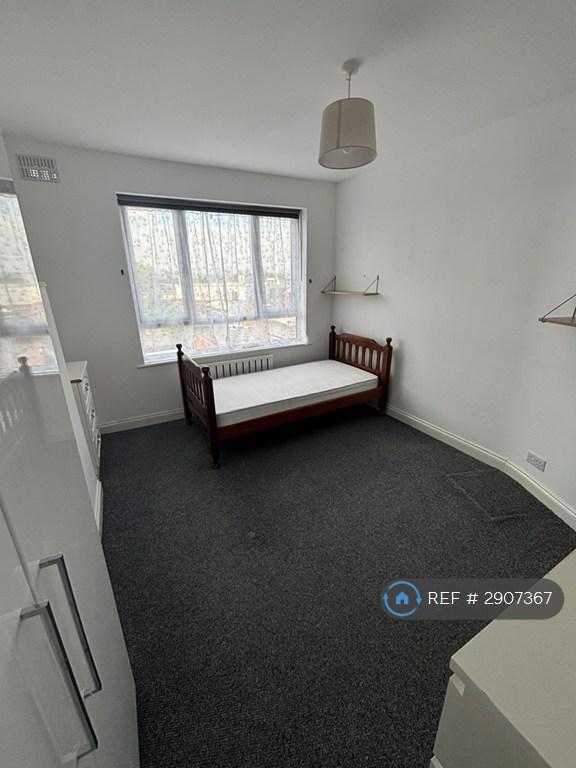 1 bedroom in Chingford Mount Road, London, E4 (#2907367)