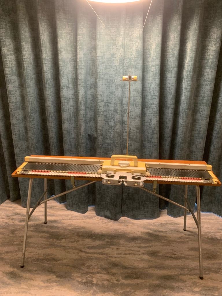 Silver Reed Chunky knitting machine 