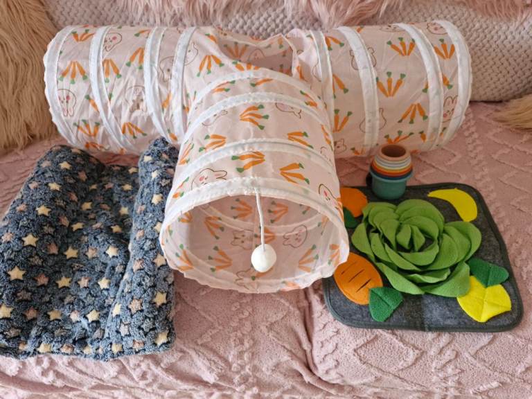 Rabbit/guinea pig accessories 