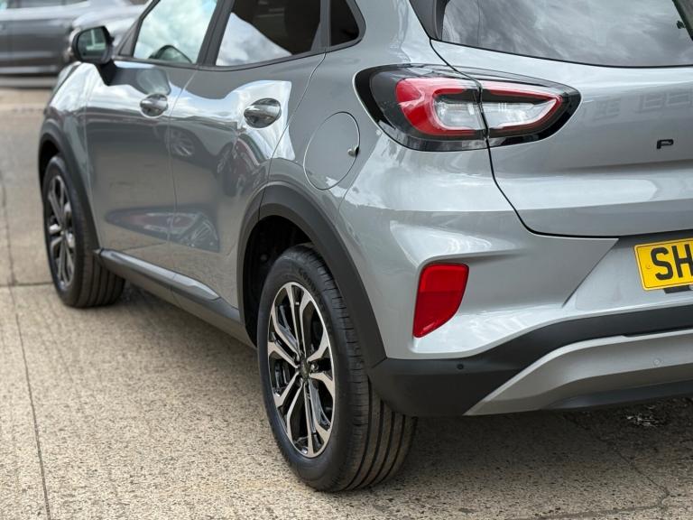 2025 Ford Puma 1.0 EcoBoost Hybrid mHEV Titanium, UNDER 350 MILES, MAY 2028 FORD WARRANTY, HATCHB...