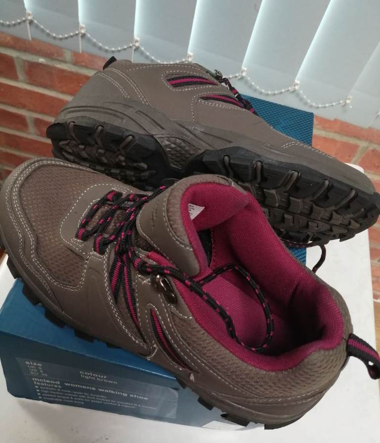 image for WOMEN'S WALKING SHOES 