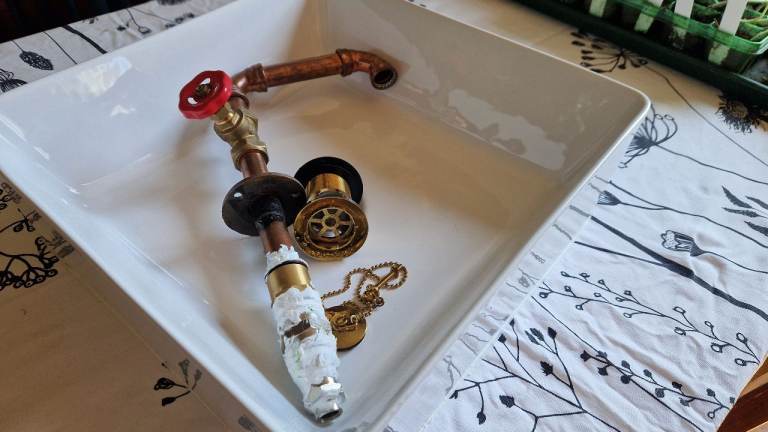 Square ceramic sink, charming tap, and some fittings