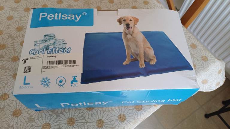 PET COOLING MAT. LARGE  90 x 50cm. NEW.