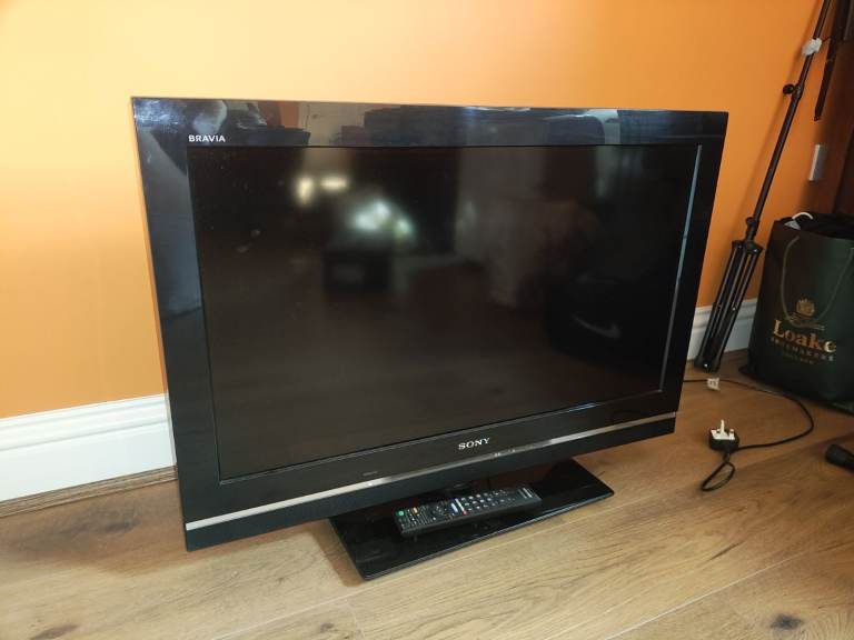 Sony Bravia 32 inch TV with Remote – Good Condition