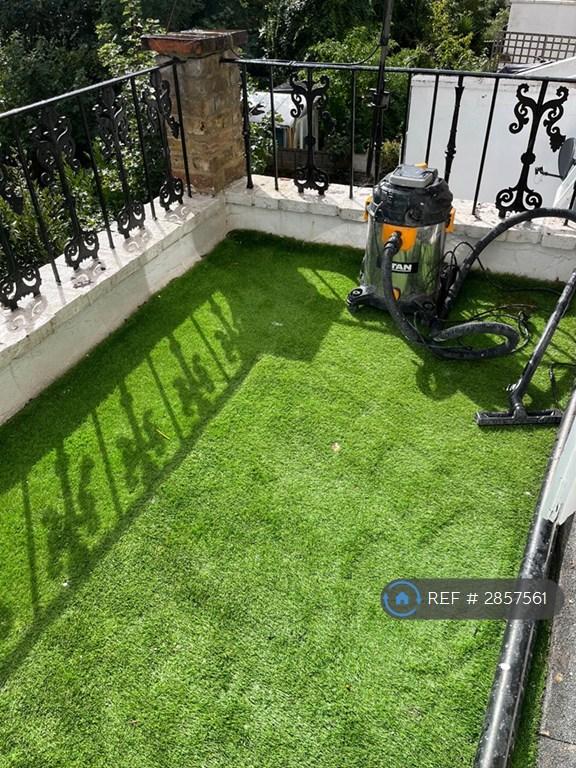 1 bedroom in Offord Road, London, N1 (#2857561)