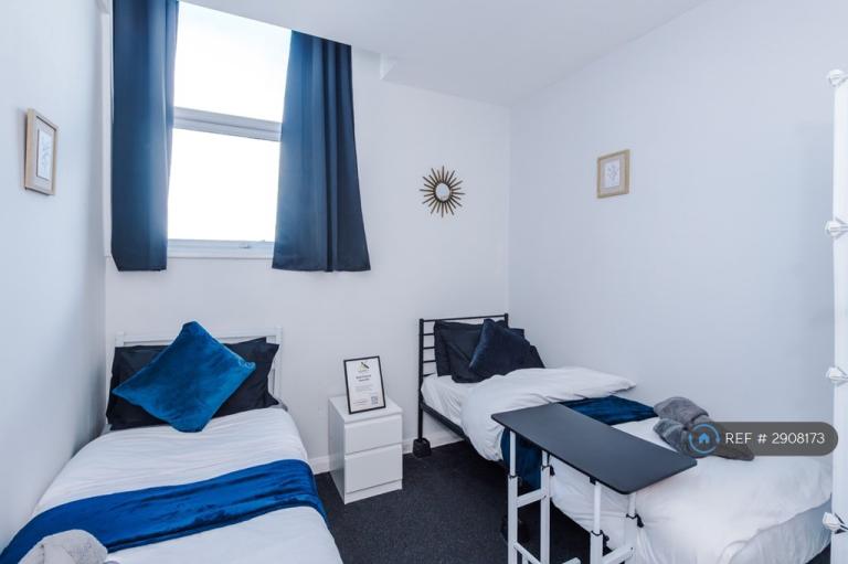 3 bedroom flat in The Study, Salford, M6 (3 bed) (#2908173)