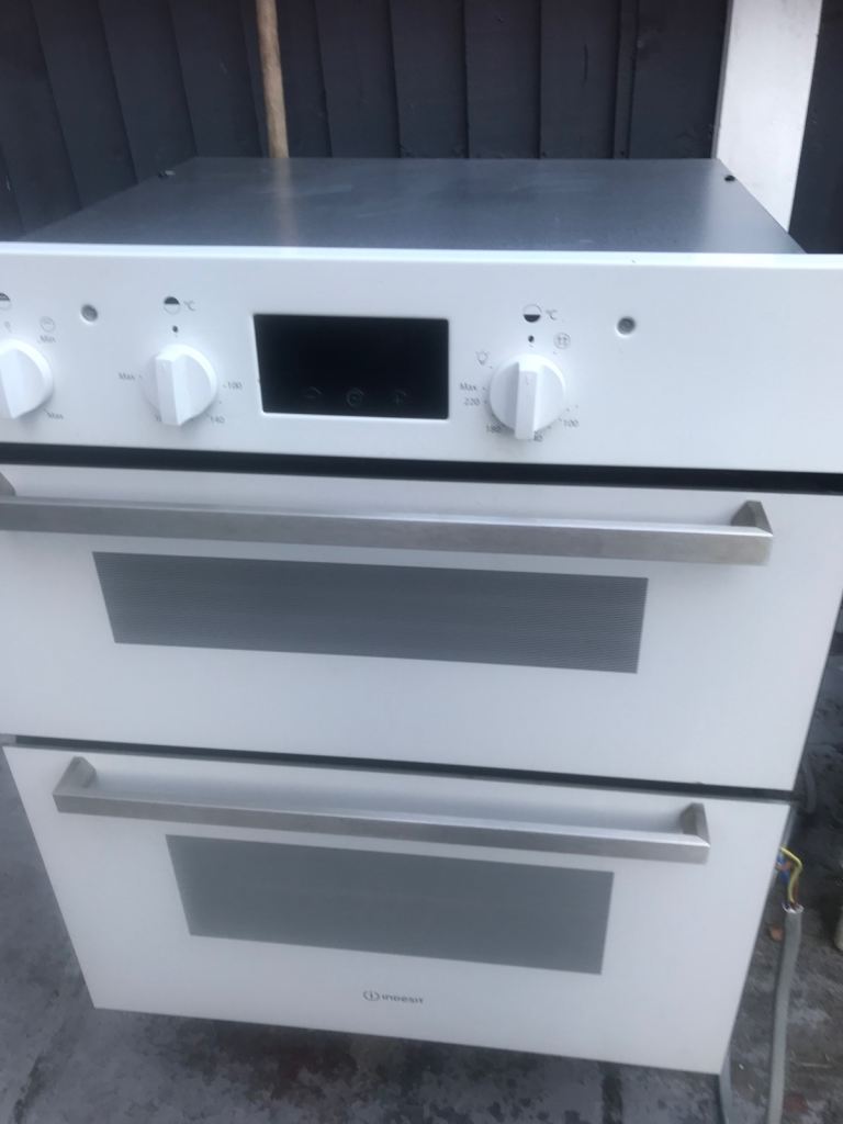 Electrolux Double Oven Cooker – White, Good Condition