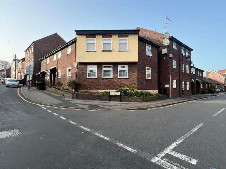 Spacious 2 Bedroom Apartment - Available Now