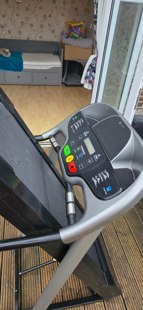 Domyos T520 Folding Incline Treadmill – Excellent Condition – 10 Programs