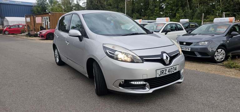 RENAULT SCENIC 1.6 Dynamique TomTom 1.6 110 2015