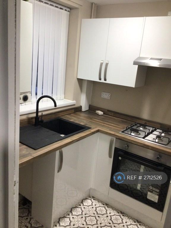 Studio flat in Oldham Road, Rochdale, OL16 (#2712526)