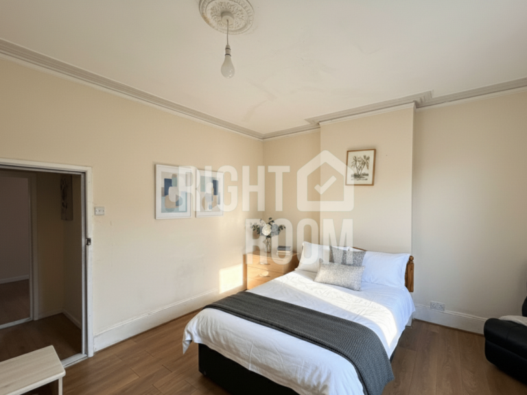 Spacious 3-bedroom flat | Southsea location | Close to the seafront | City Centre | Available Now