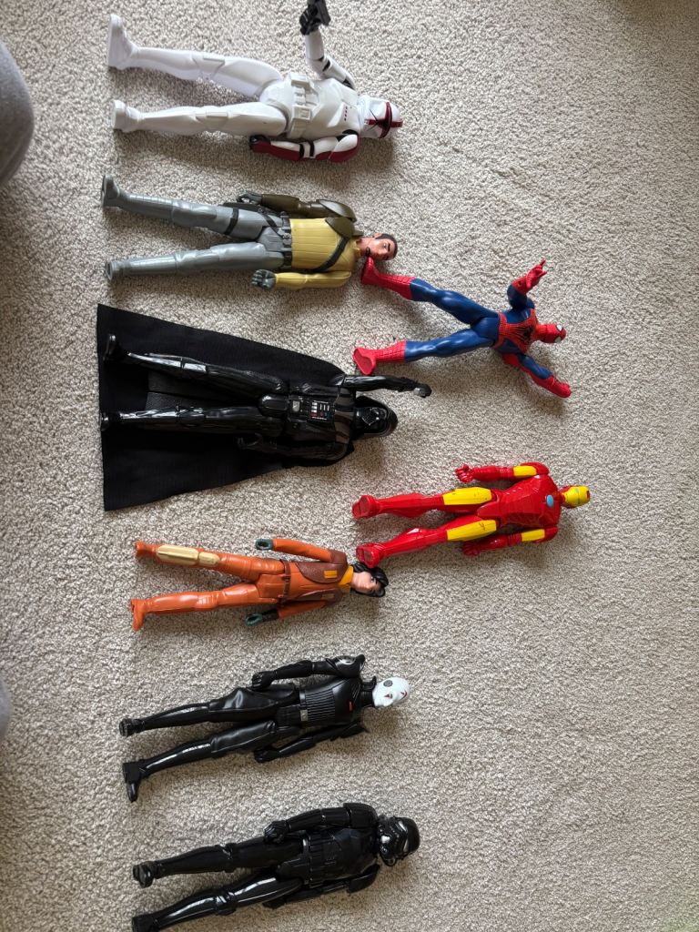 Assorted Star Wars figures 
