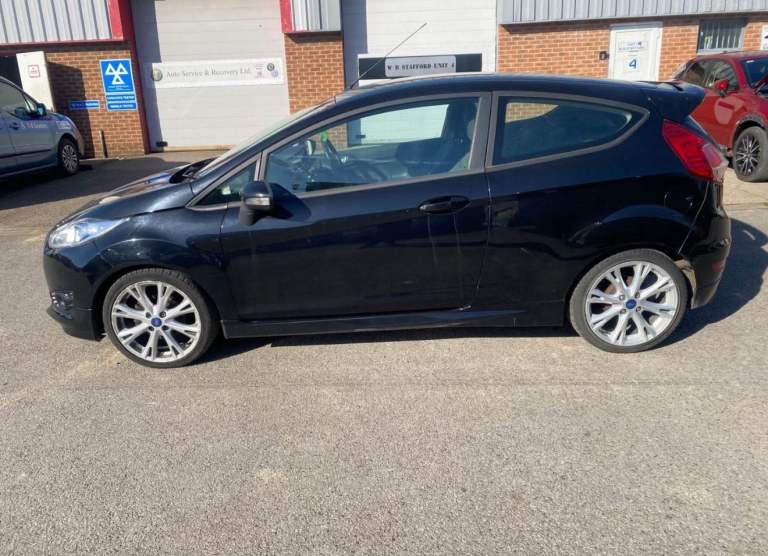Ford, FIESTA, Hatchback, 2014, Manual, 1560 (cc), 3 doors
